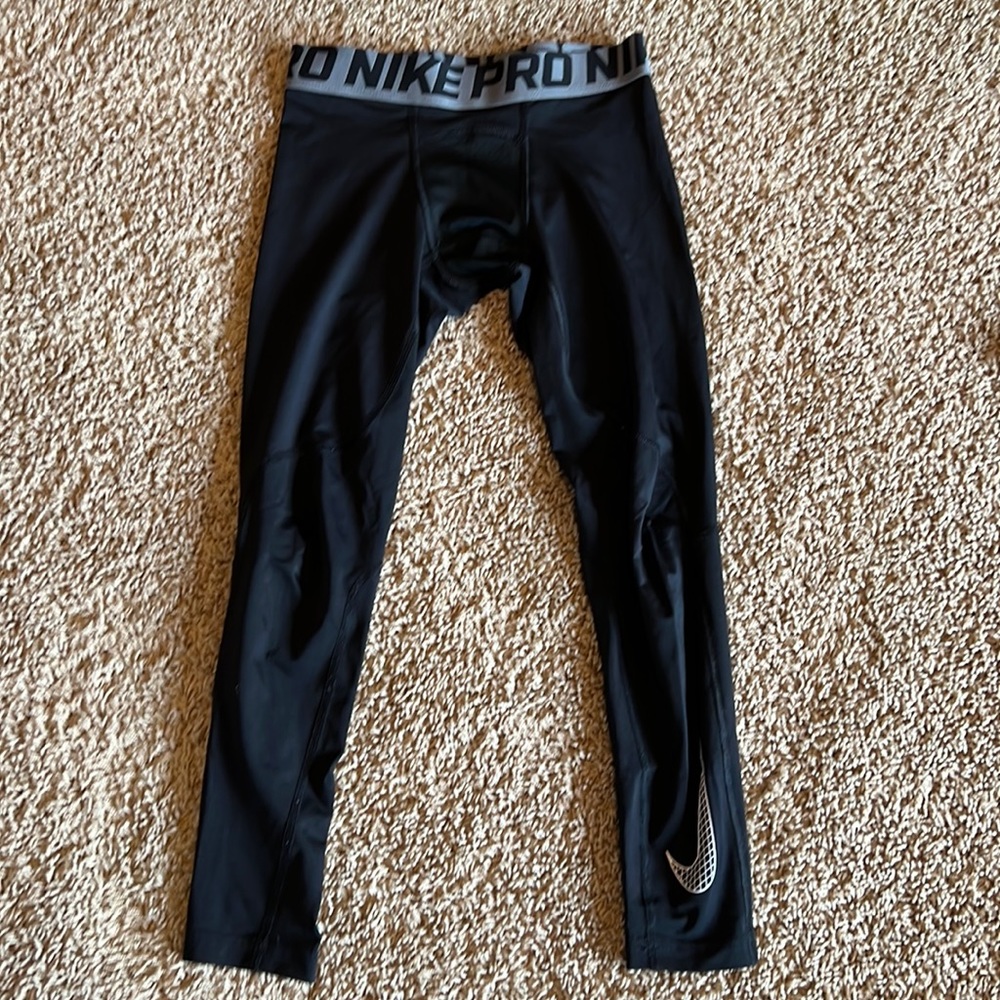 Black Nike pro leggings. Boys small.